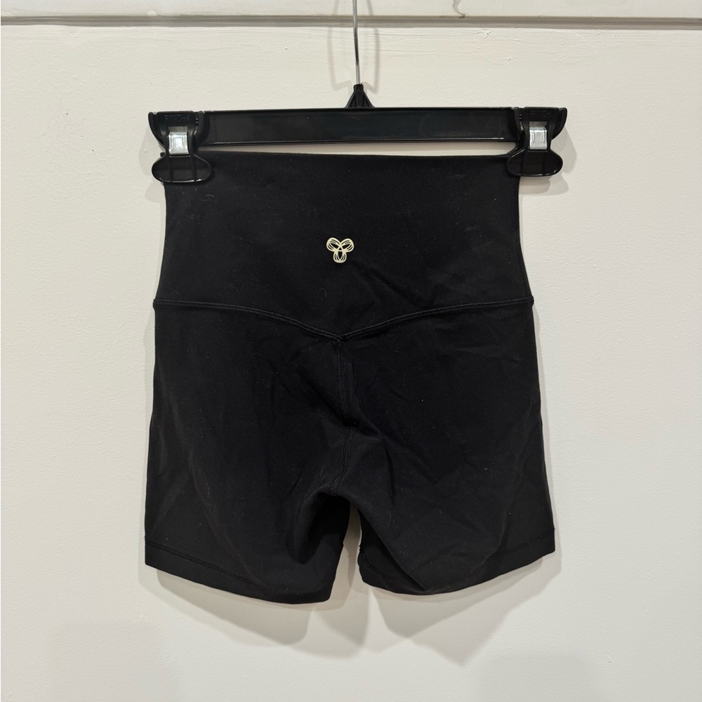 Aritzia butter golden biker shorts size xs